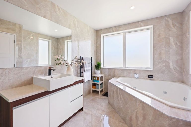 Photo of property in 19 Horsefields Drive, Flat Bush, Auckland, 2019