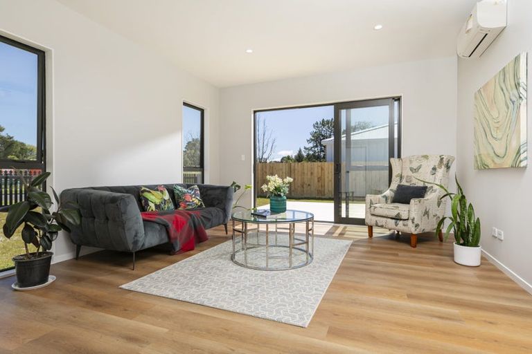 Photo of property in 39 Mcindoe Road, Kumeu, 0810