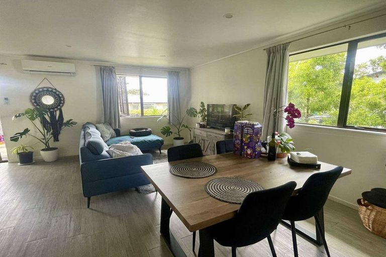 Photo of property in 9a Taioma Crescent, Te Atatu Peninsula, Auckland, 0610