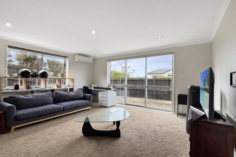 Photo of property in 49 South Kensington Way, Henderson, Auckland, 0612