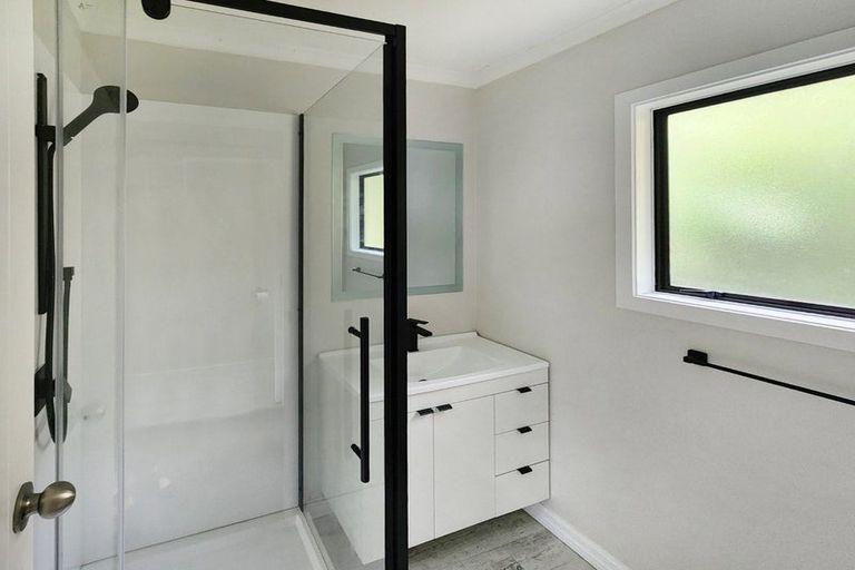 Photo of property in 16 Crystal Grove, Birchville, Upper Hutt, 5018