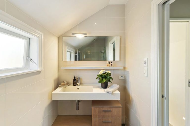 Photo of property in 46 Waterview Road, Stanley Point, Auckland, 0624