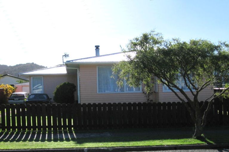 Photo of property in 4 Kawatiri Grove, Wainuiomata, Lower Hutt, 5014