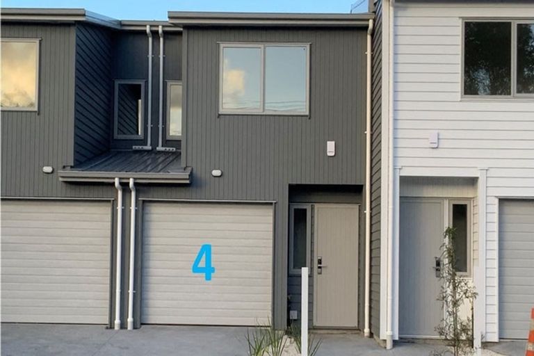 Photo of property in 11d Reid Road, New Lynn, Auckland, 0600