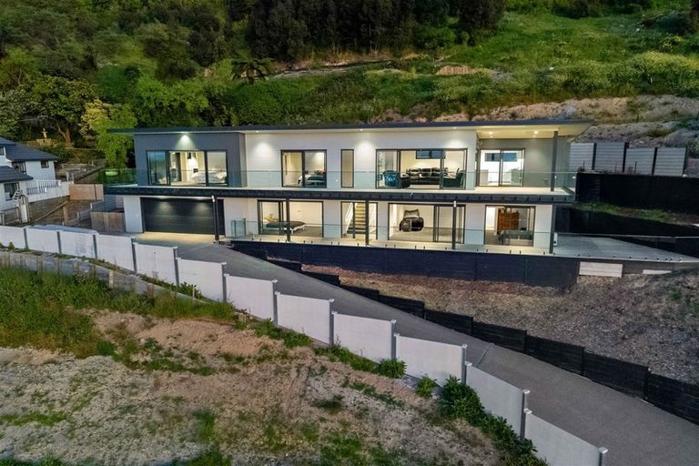 Photo of property in 95 Kakariki Grove, Waikanae, 5036