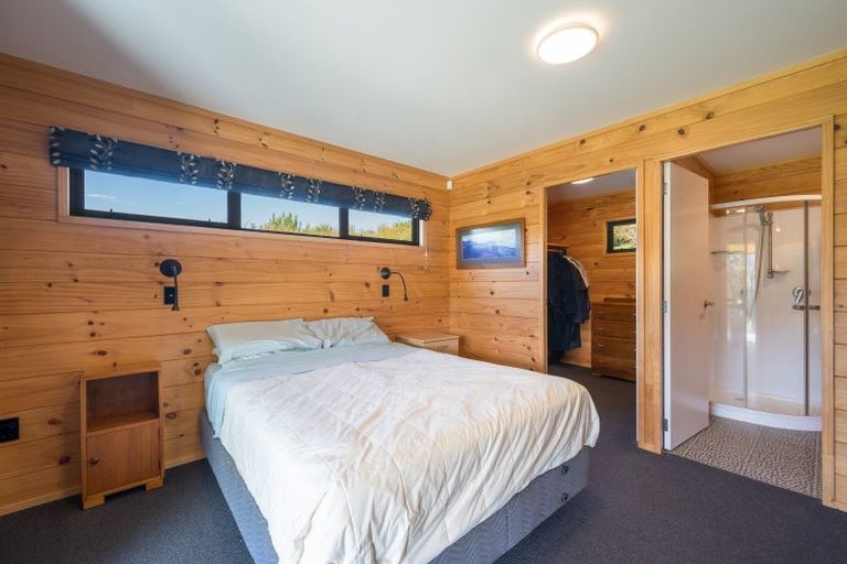 Photo of property in 2 Worlds End Road, Tennyson Inlet, 7195