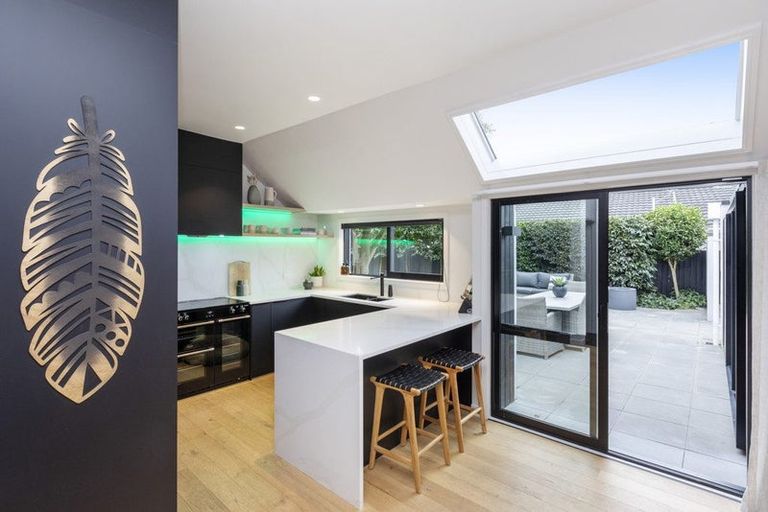 Photo of property in 31 Colina Street, Avonhead, Christchurch, 8042