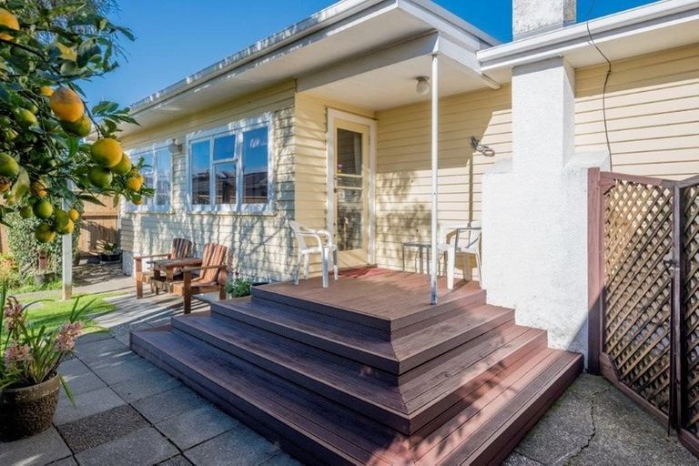 Photo of property in 27 Tawa Street, Levin, 5510