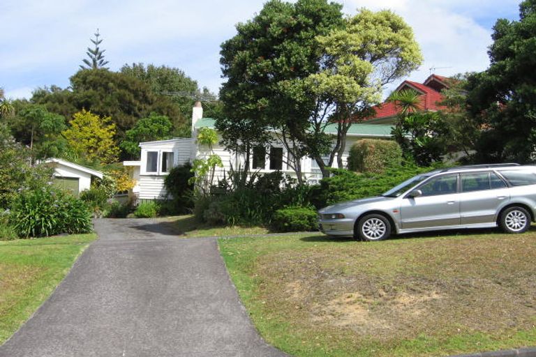 Photo of property in 8 Park Rise, Campbells Bay, Auckland, 0630
