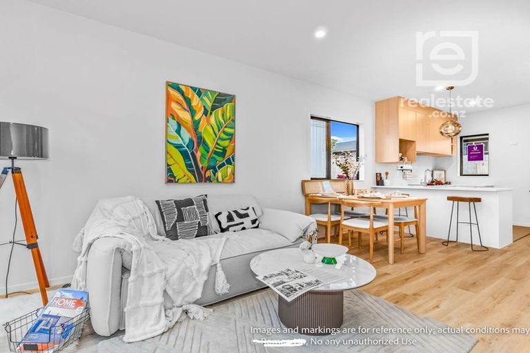 Photo of property in 17 Paetai Lane, Te Atatu Peninsula, 0610