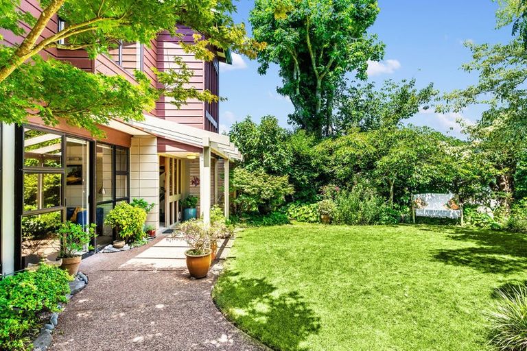 Photo of property in 7 Helvetia Drive, Browns Bay, Auckland, 0630