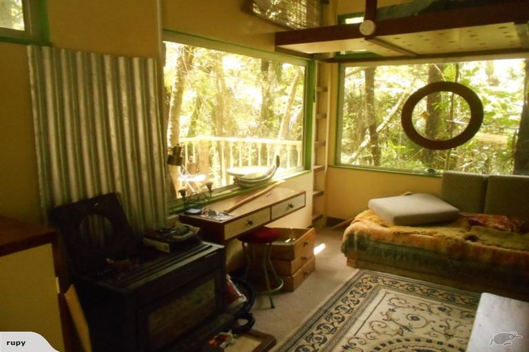 Photo of property in 785 West Coast Road, Oratia, Auckland, 0604