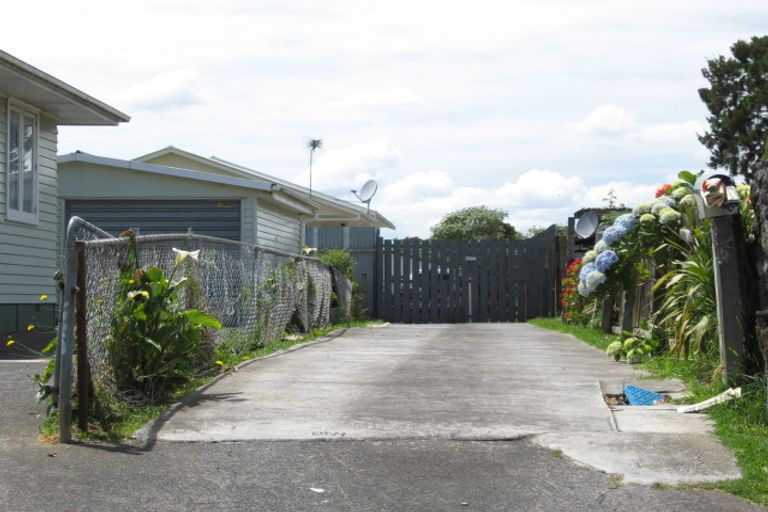 Photo of property in 21 Tarata Crescent, Mangere Bridge, Auckland, 2022