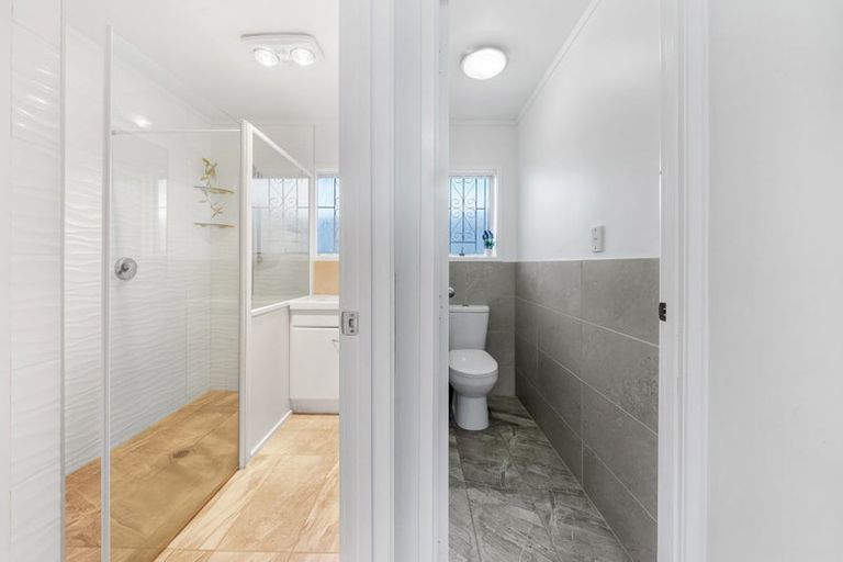 Photo of property in 2/56 Archibald Road, Kelston, Auckland, 0602
