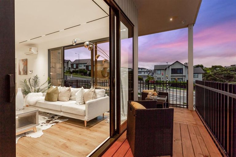 Photo of property in 16 Kuaha Road, Massey, Auckland, 0614