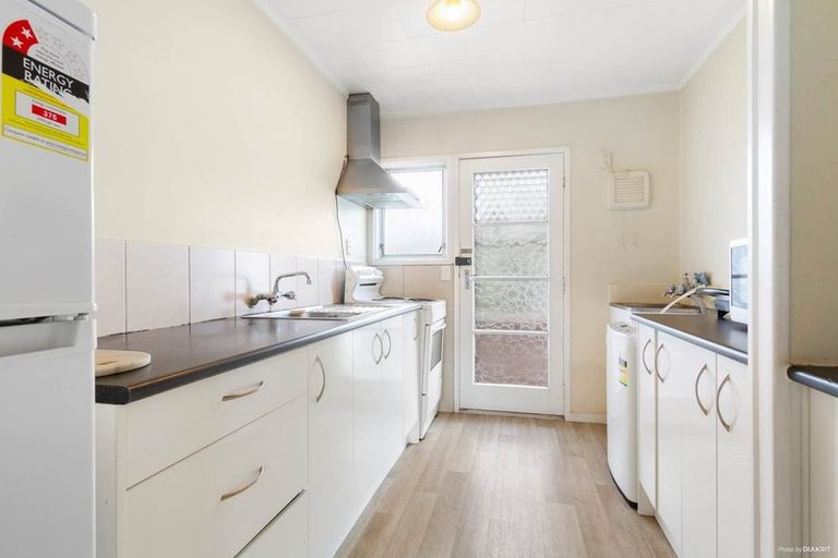 Photo of property in 3/305 Great North Road, Henderson, Auckland, 0612