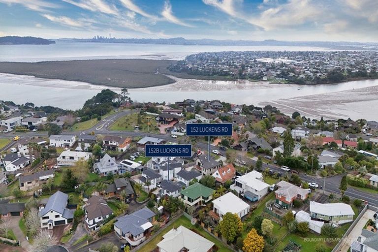 Photo of property in 152b Luckens Road, West Harbour, Auckland, 0618