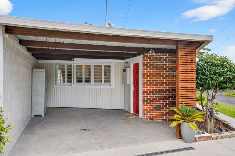 Photo of property in 2/35 Rangitoto Terrace, Milford, Auckland, 0620