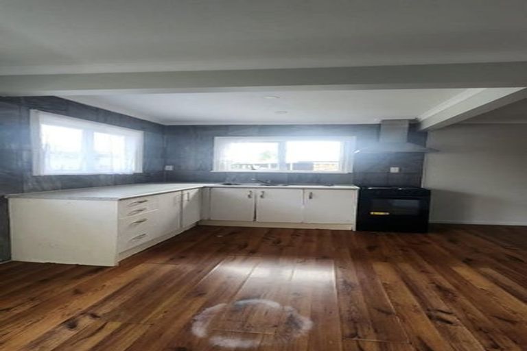 Photo of property in 8 Martin Road, Manurewa, Auckland, 2102