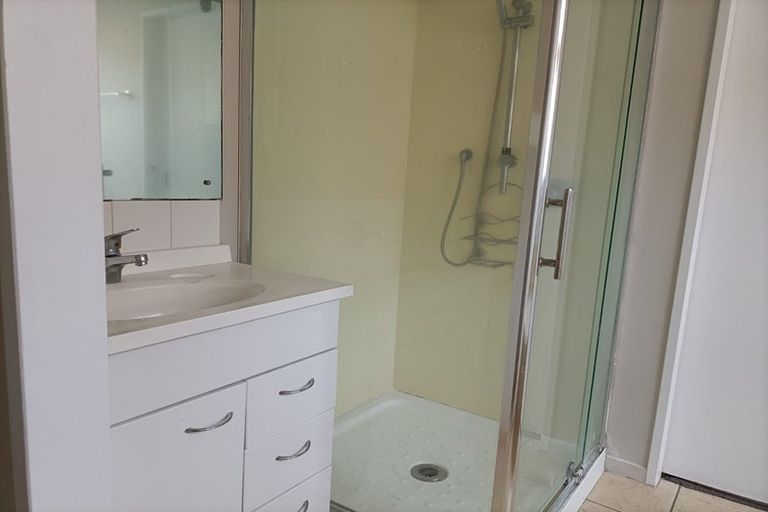 Photo of property in 32 Kayes Road, Pukekohe, 2120