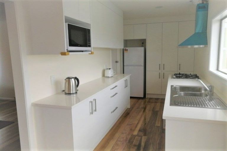 Photo of property in 1/76 College Road, Northcote, Auckland, 0627