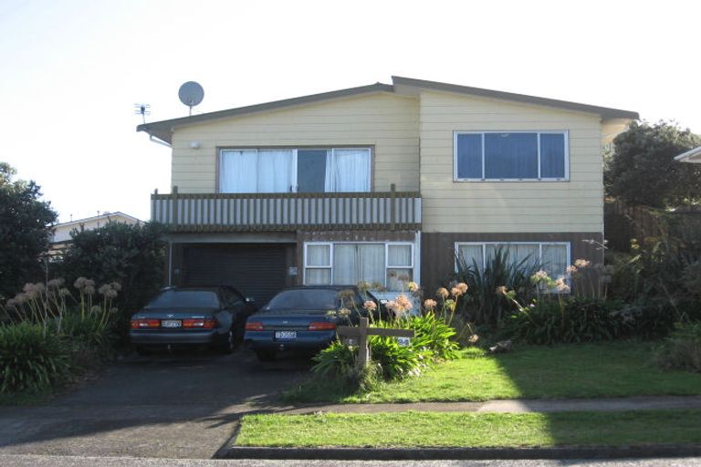 Photo of property in 24 Pennant Grove, Titahi Bay, Porirua, 5022