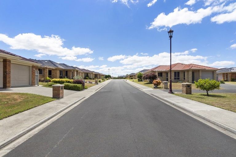 Photo of property in 1 Sovereign Isle Lane, Rototuna, Hamilton, 3210