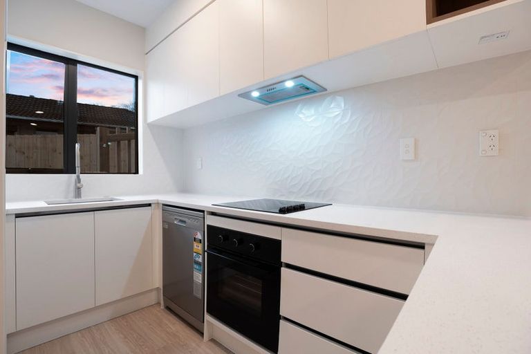 Photo of property in 5b Topliss Drive, Northcross, Auckland, 0632