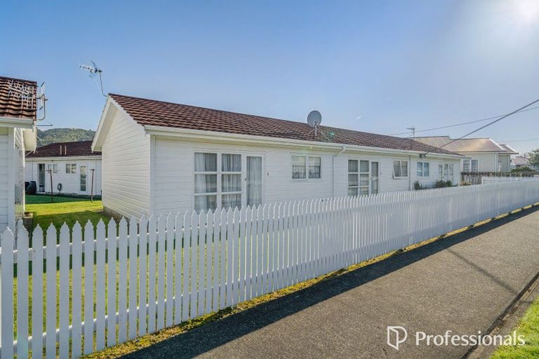 Photo of property in 1/1079 High Street, Taita, Lower Hutt, 5011