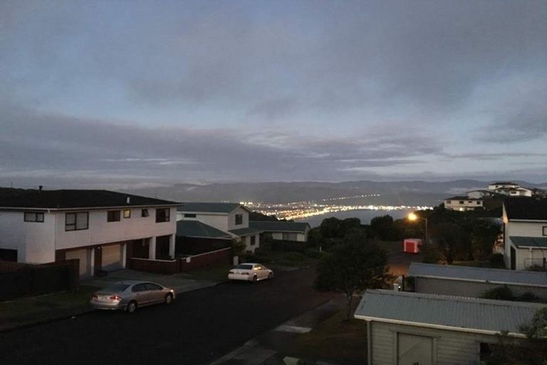 Photo of property in 17 Fernhaven Grove, Newlands, Wellington, 6037