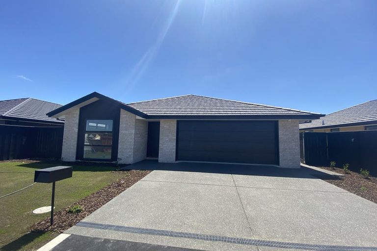 Photo of property in 28 Eileen Way, Rolleston, 7615