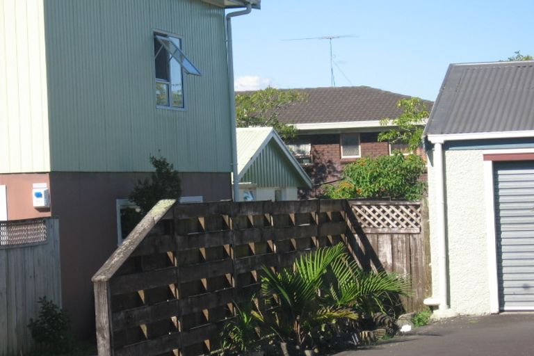 Photo of property in 8 Hinekohu Street, New Lynn, Auckland, 0600