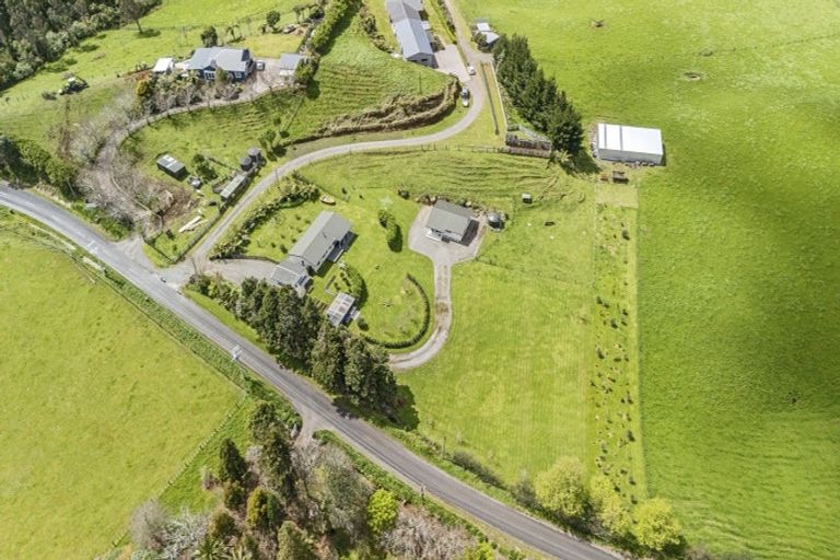 Photo of property in 489a Barrett Road, Omata, New Plymouth, 4374