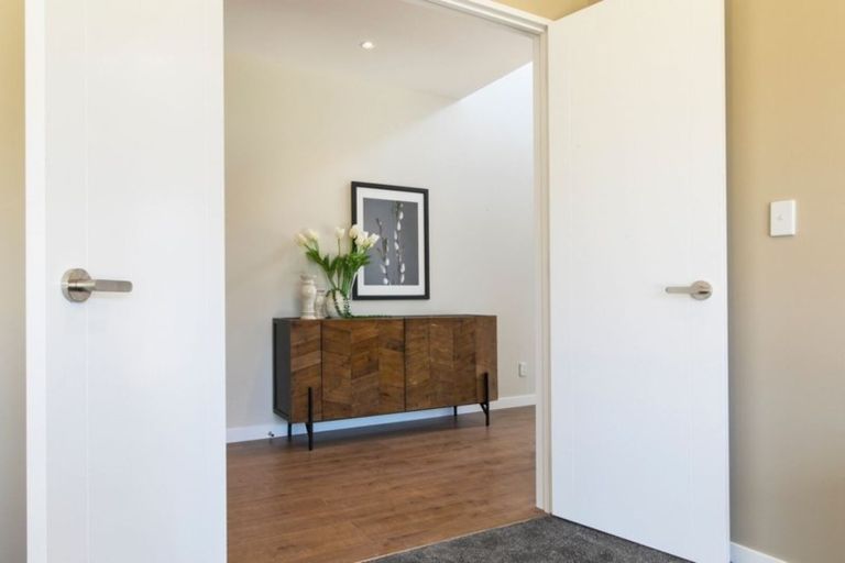 Photo of property in 1 Duchess Way, Riverhead, 0820