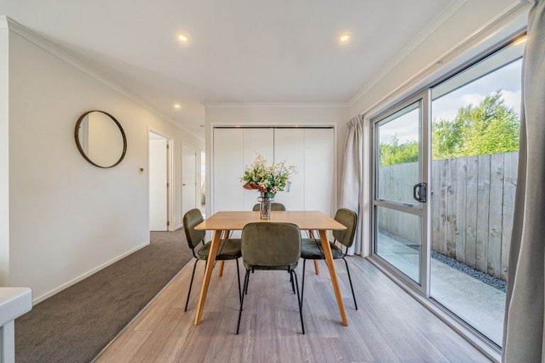 Photo of property in 92 Sunstone Crescent, Timberlea, Upper Hutt, 5018