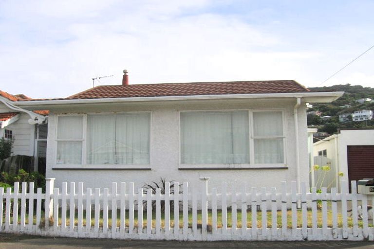Photo of property in 94 Freyberg Street, Lyall Bay, Wellington, 6022