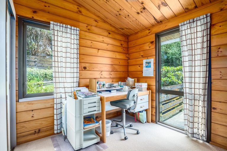 Photo of property in 32 Hicks Close, Whitby, Porirua, 5024