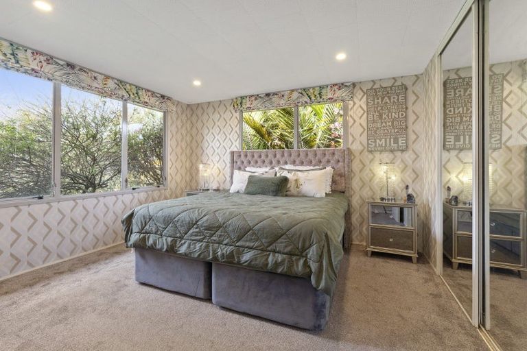 Photo of property in 6 Robert Grove, Paraparaumu, 5032