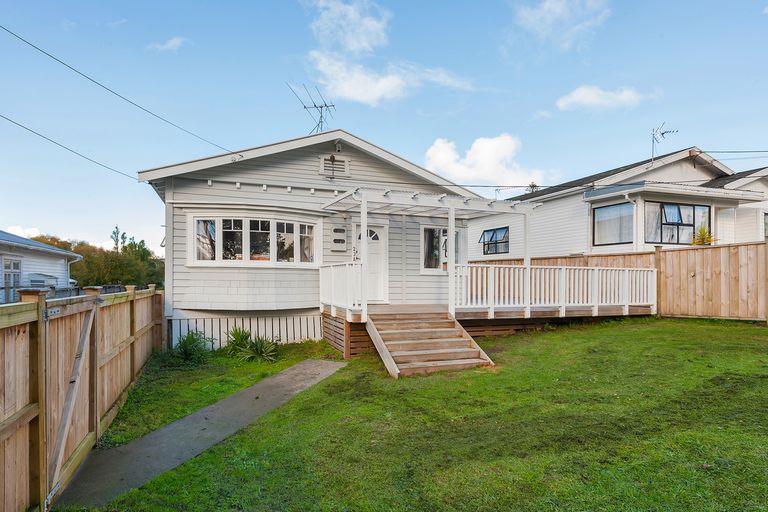 Photo of property in 23 Brandon Road, Glen Eden, Auckland, 0602