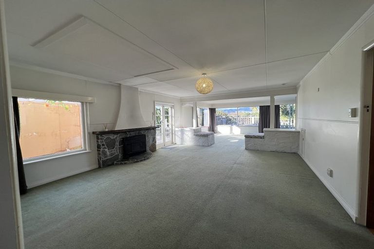 Photo of property in 24 Golf Road, Paraparaumu Beach, Paraparaumu, 5032