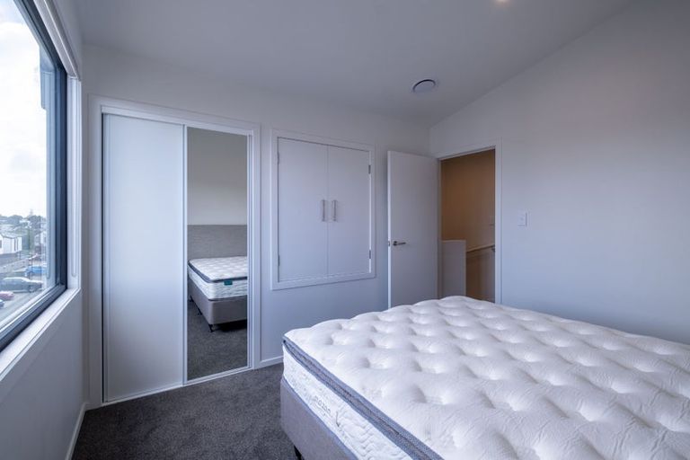 Photo of property in 14 Te Puketoka Lane, Mangere, 2022