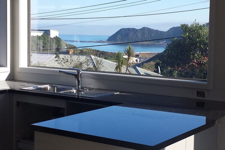 Photo of property in 2 Taiaroa Street, Strathmore Park, Wellington, 6022