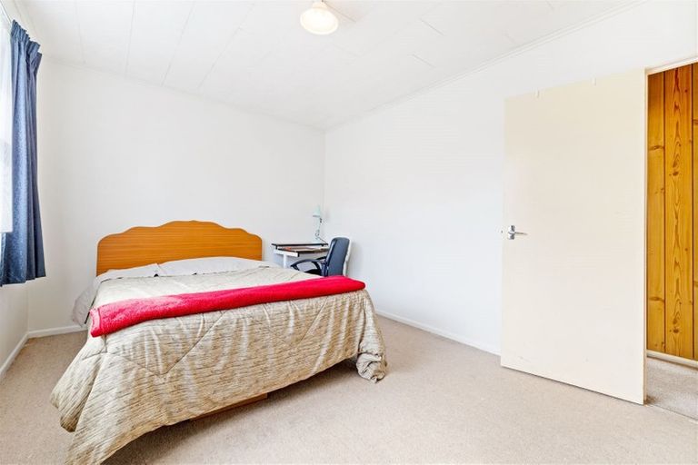 Photo of property in 8 Edwards Avenue, Henderson, Auckland, 0610