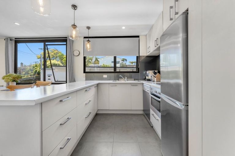 Photo of property in 3/58 Birkdale Road, Birkdale, Auckland, 0626