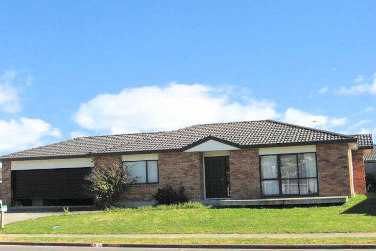 Photo of property in 10 Liddesdale Place, Papakura, 2110