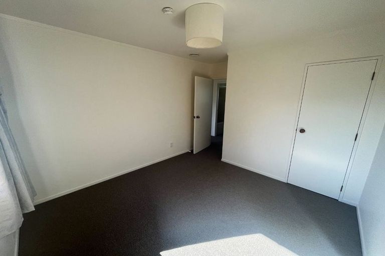 Photo of property in 2/21 Witheford Drive, Bayview, Auckland, 0629