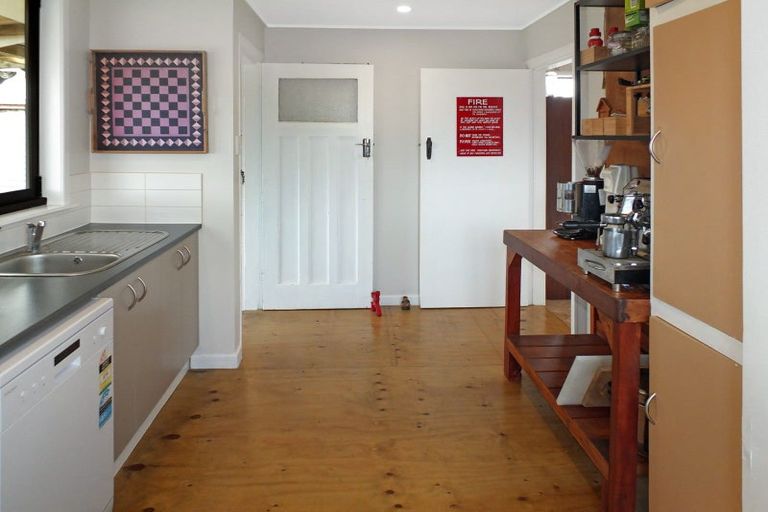 Photo of property in 2 Huia Street, Foxton Beach, Foxton, 4815