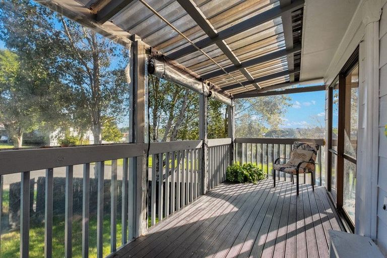 Photo of property in 10 Rena Place, West Harbour, Auckland, 0618