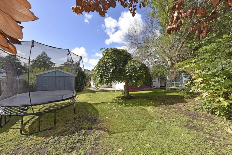 Photo of property in 15 Defoe Place, Waltham, Christchurch, 8023