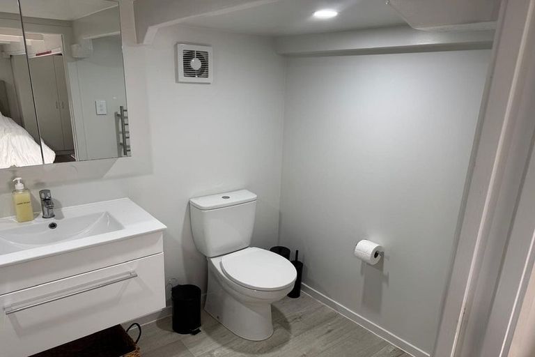 Photo of property in 36 Rame Road, Greenhithe, Auckland, 0632